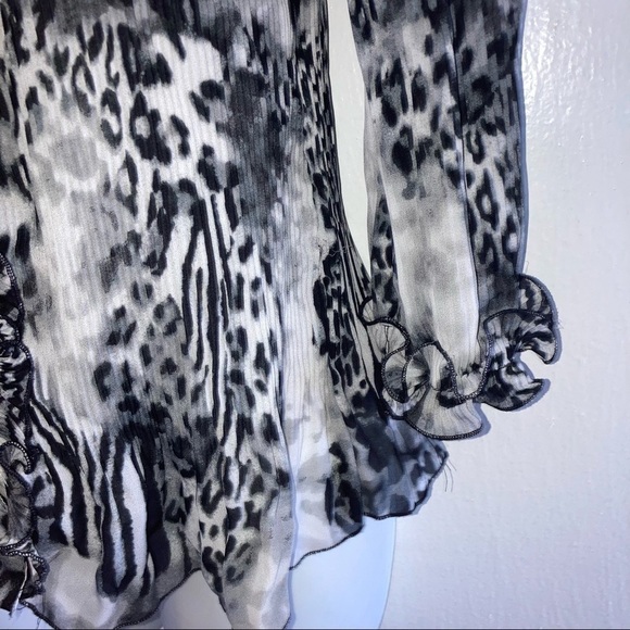 Sioni Crinkle Poly Ruffle Front Animal Print Top M Black White Gray - Picture 4 of 7